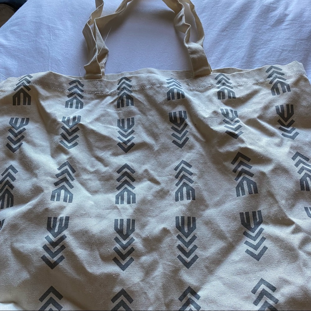 Beige tote bag